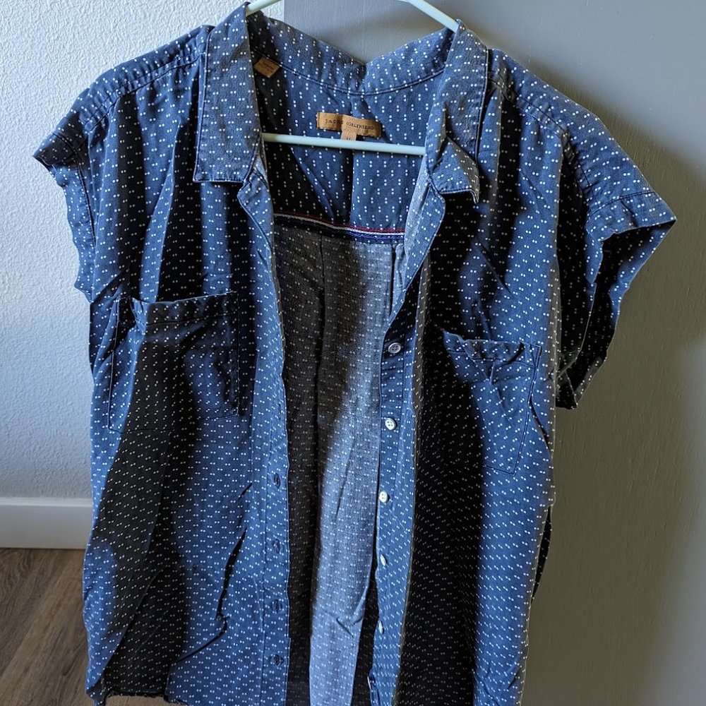 Medium Blue button up short sleeve shirt
